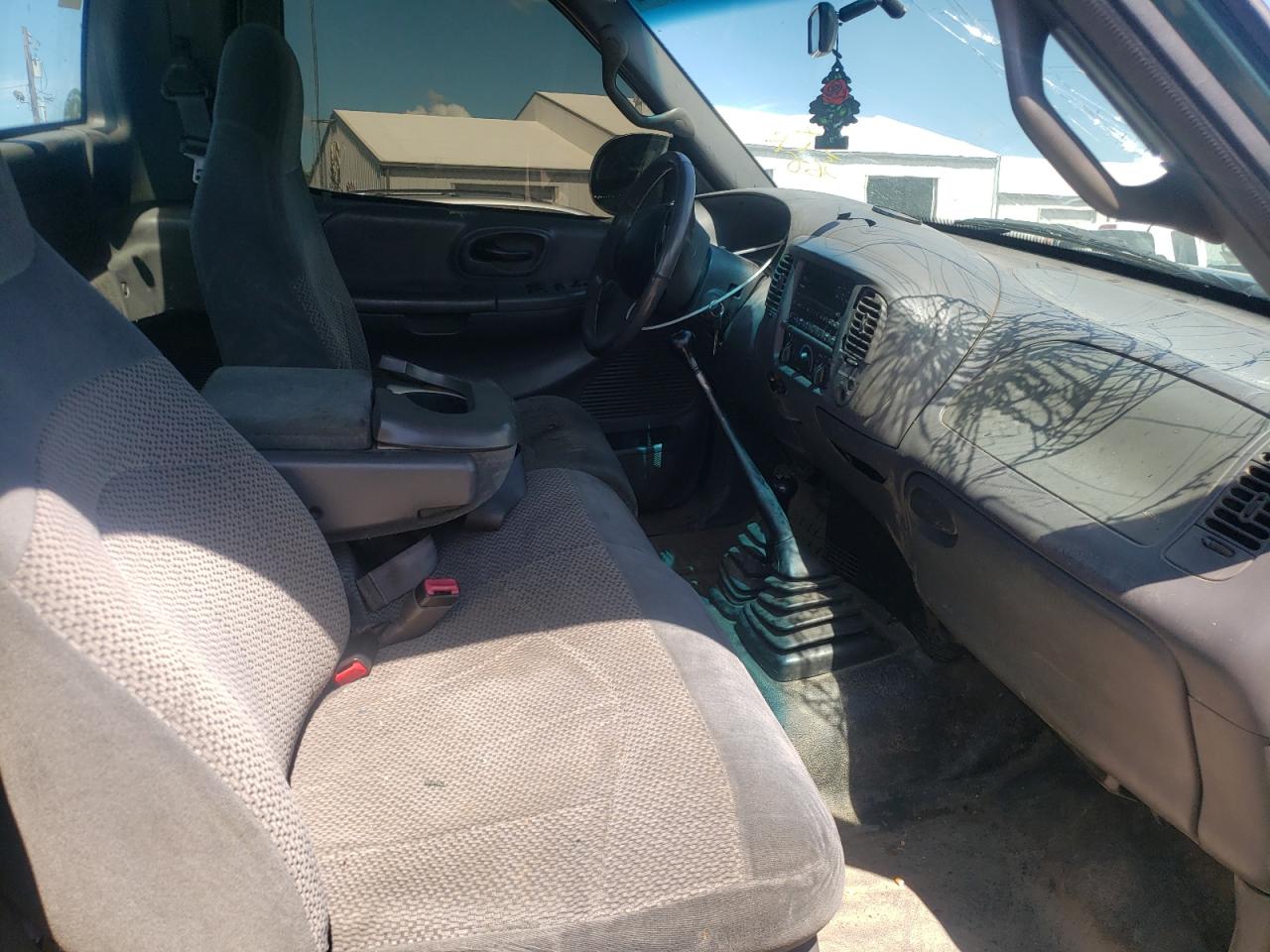 Photo 5 from auction – 2000 FORD F150 with VIN 1FTZF1828YNA58065