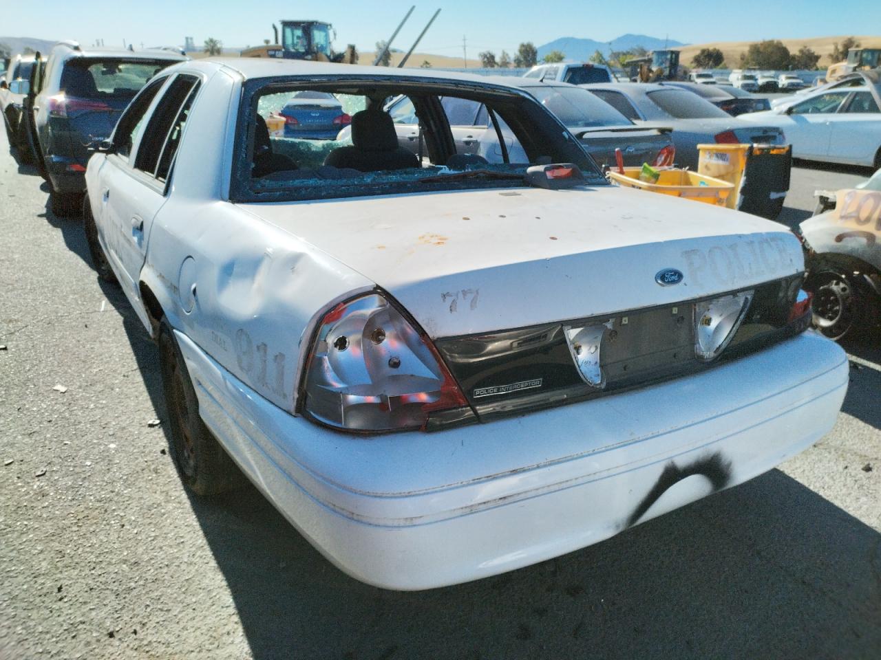 صورة رقم 3 من المزاد - 2005 FORD CROWN VICT مع VIN 2FAFP71W35X130855