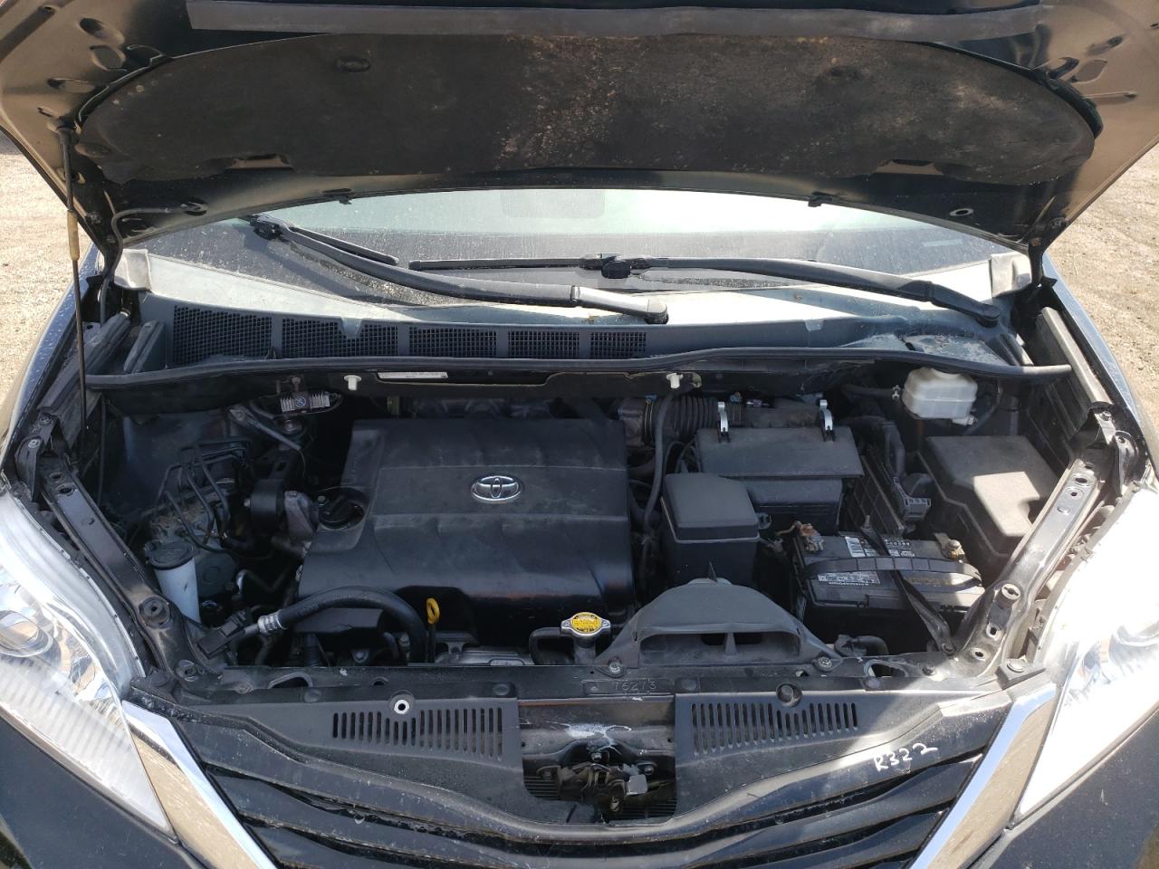 Photo 7 from auction – 2011 TOYOTA SIENNA XLE with VIN 5TDYK3DC6BS078575