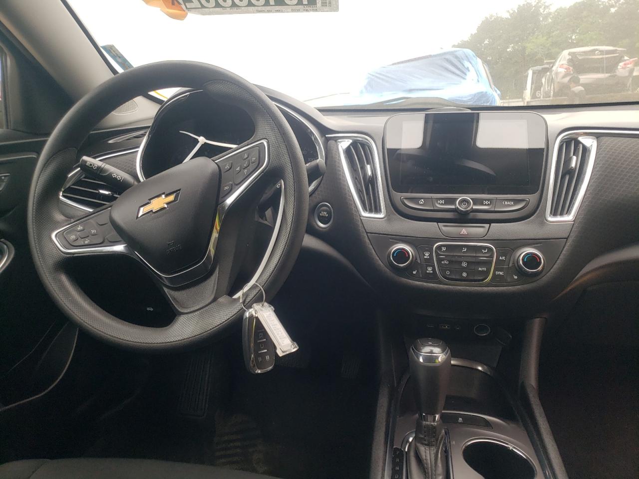 Photo 9 from auction – 2019 CHEVROLET MALIBU LT with VIN 1G1ZD5ST4KF106962
