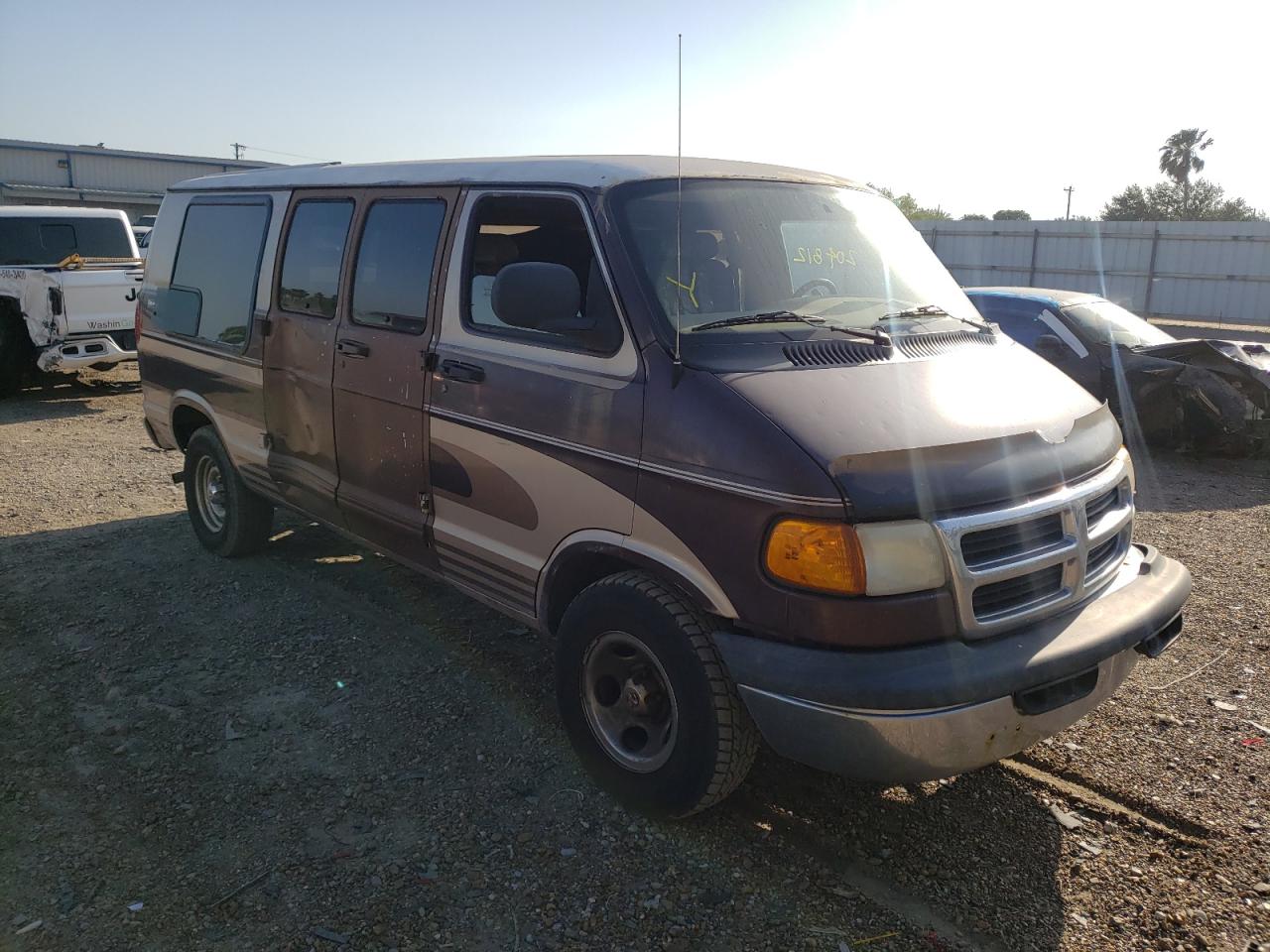 DODGE RAM VAN B1 1999 with VIN 2B6HB11Z8XK526308 - Photo from auction