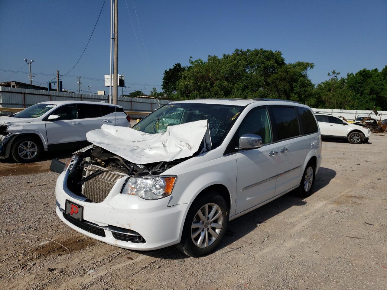Photo 2 from auction – 2015 CHRYSLER TOWN & COU with VIN 2C4RC1GG6FR565746