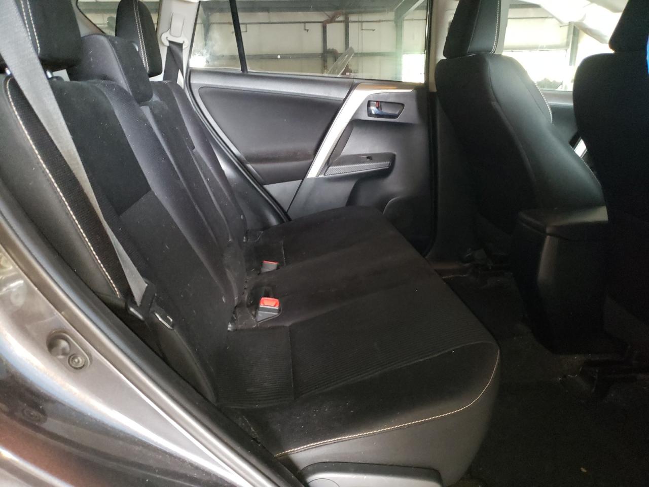 Photo 6 from auction – 2014 TOYOTA RAV4 XLE with VIN 2T3WFREV4EW102003
