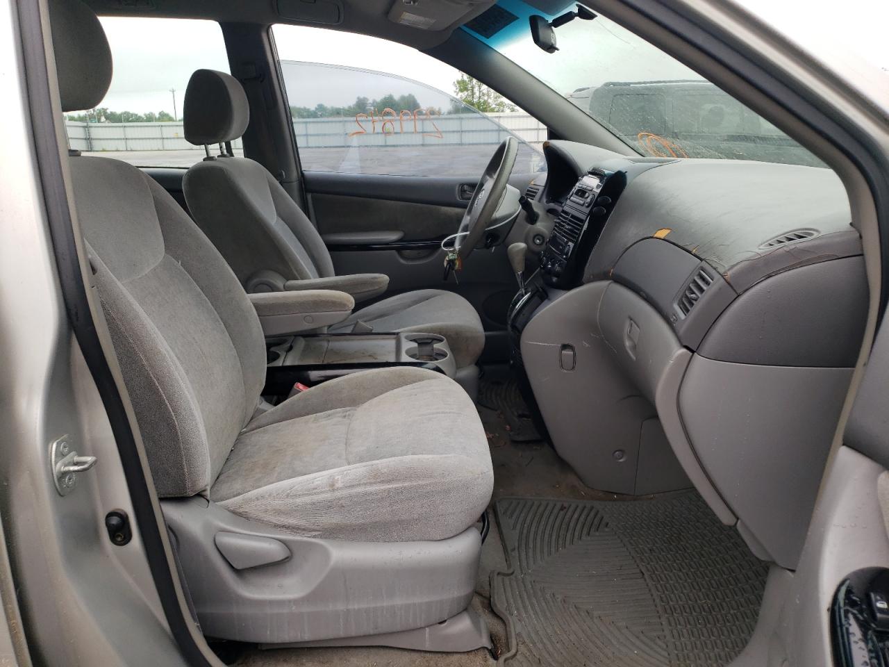 Photo 5 from auction – 2004 TOYOTA SIENNA CE with VIN 5TDZA23C14S097430