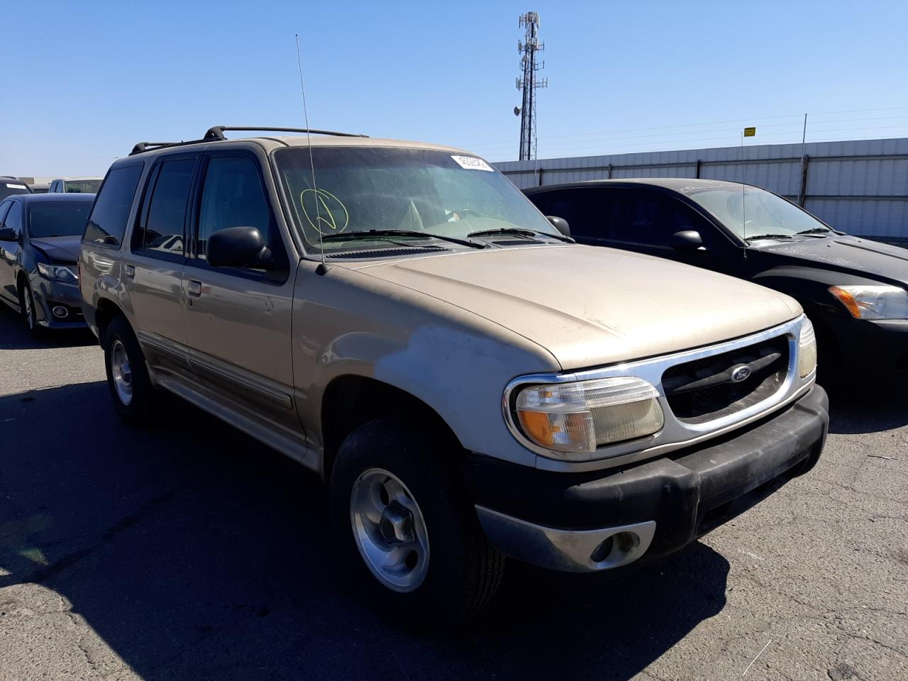 FORD EXPLORER X 2000 with VIN 1FMZU63XXYUA43882 - Photo from auction