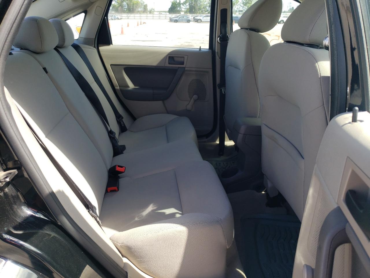 Photo 6 from auction – 2010 FORD FOCUS S with VIN 1FAHP3EN2AW287348