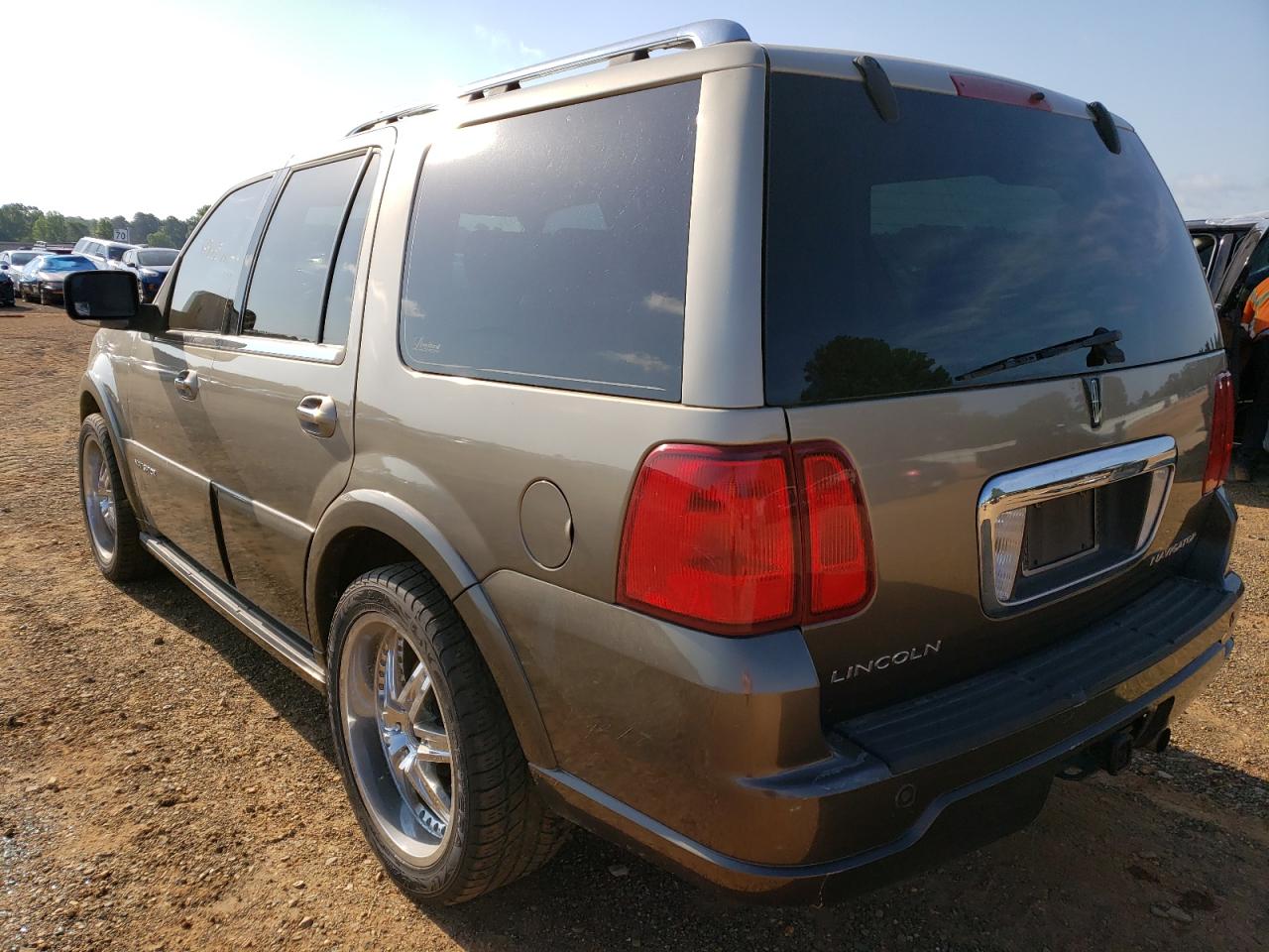 Photo 3 from auction – 2006 LINCOLN NAVIGATOR with VIN 5LMFU27546LJ23635