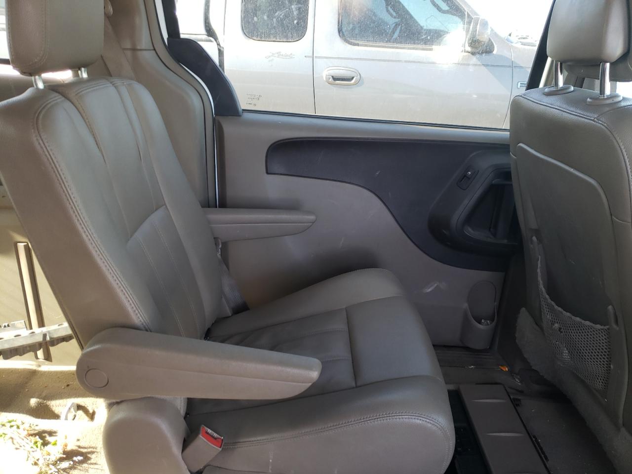 Photo 6 from auction – 2016 CHRYSLER TOWN & COU with VIN 2C4RC1BG7GR252553