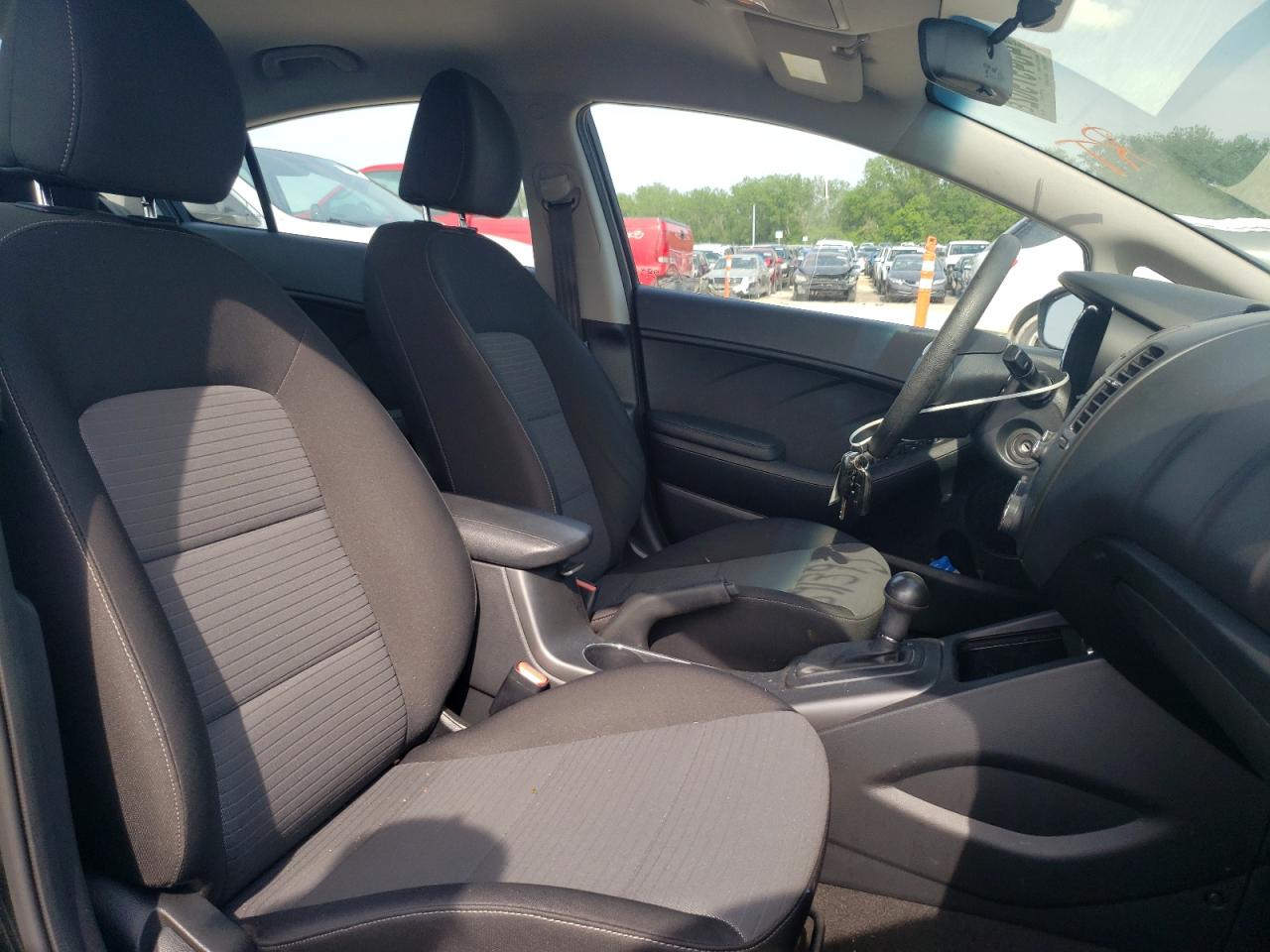 Photo 5 from auction – 2015 KIA FORTE LX with VIN KNAFX4A61F5391393