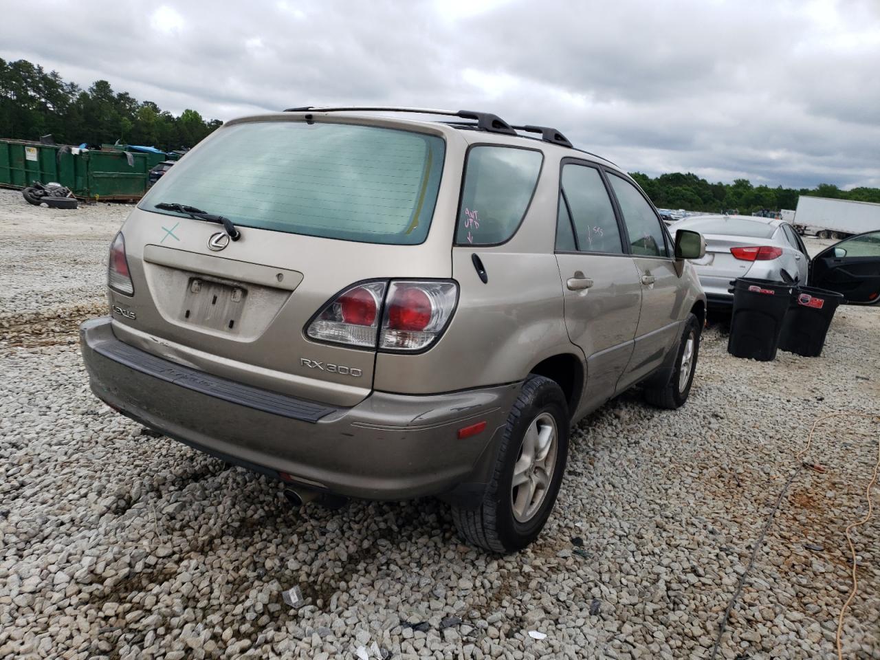 Photo 4 from auction – 2001 LEXUS RX 300 with VIN JTJHF10U510172565