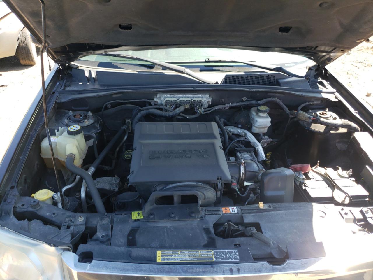 Photo 7 from auction – 2010 FORD ESCAPE LIM with VIN 1FMCU9EG0AKB42233