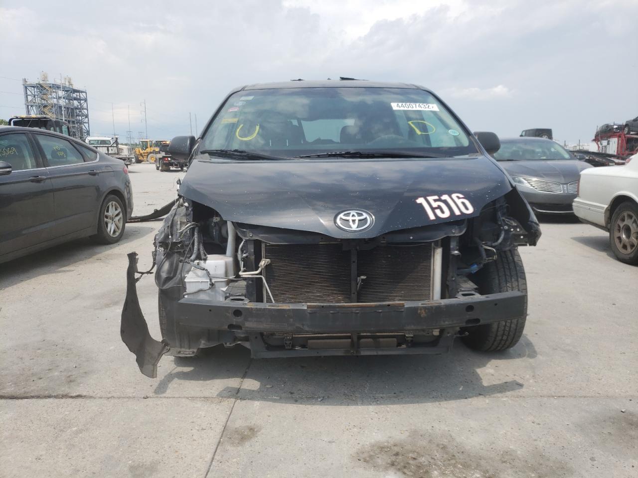 Photo 9 from auction – 2013 TOYOTA SIENNA with VIN 5TDZK3DCXDS298292