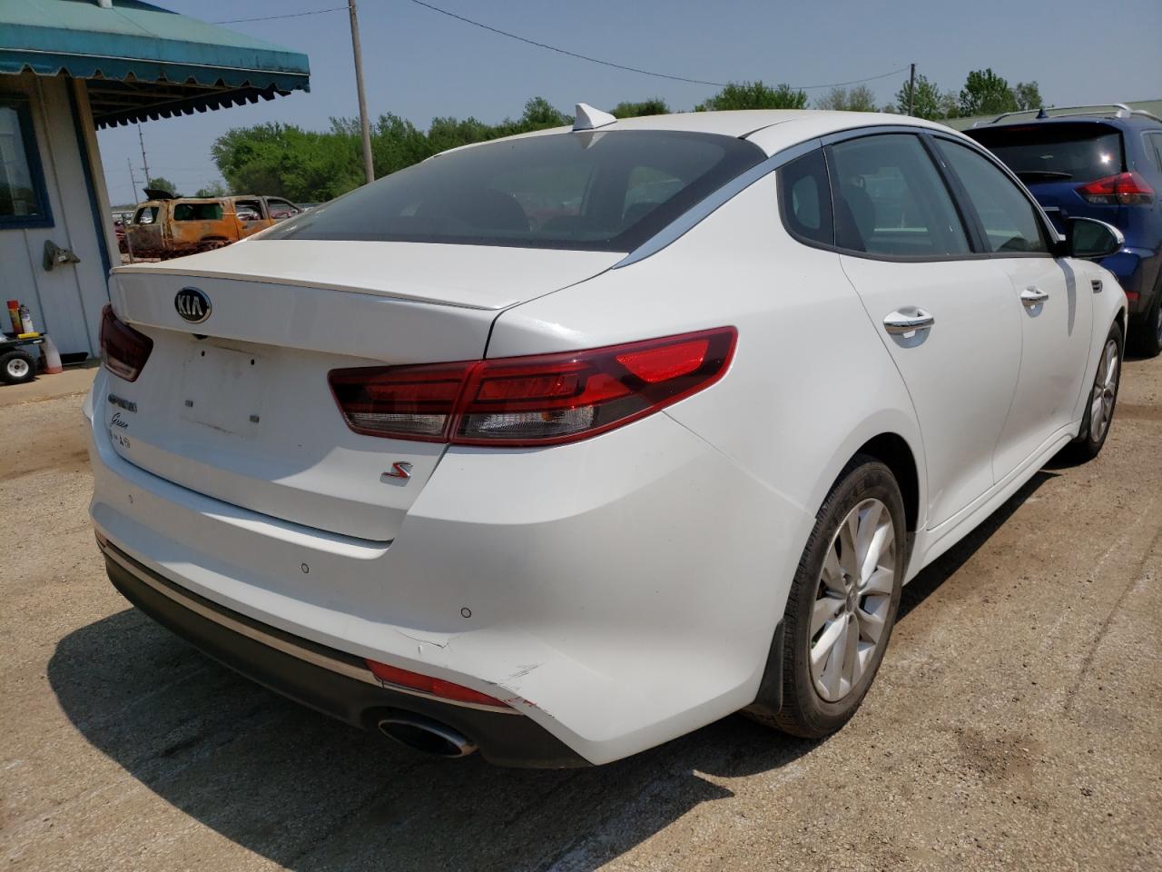 Photo 4 from auction – 2018 KIA OPTIMA LX with VIN 5XXGT4L31JG195027