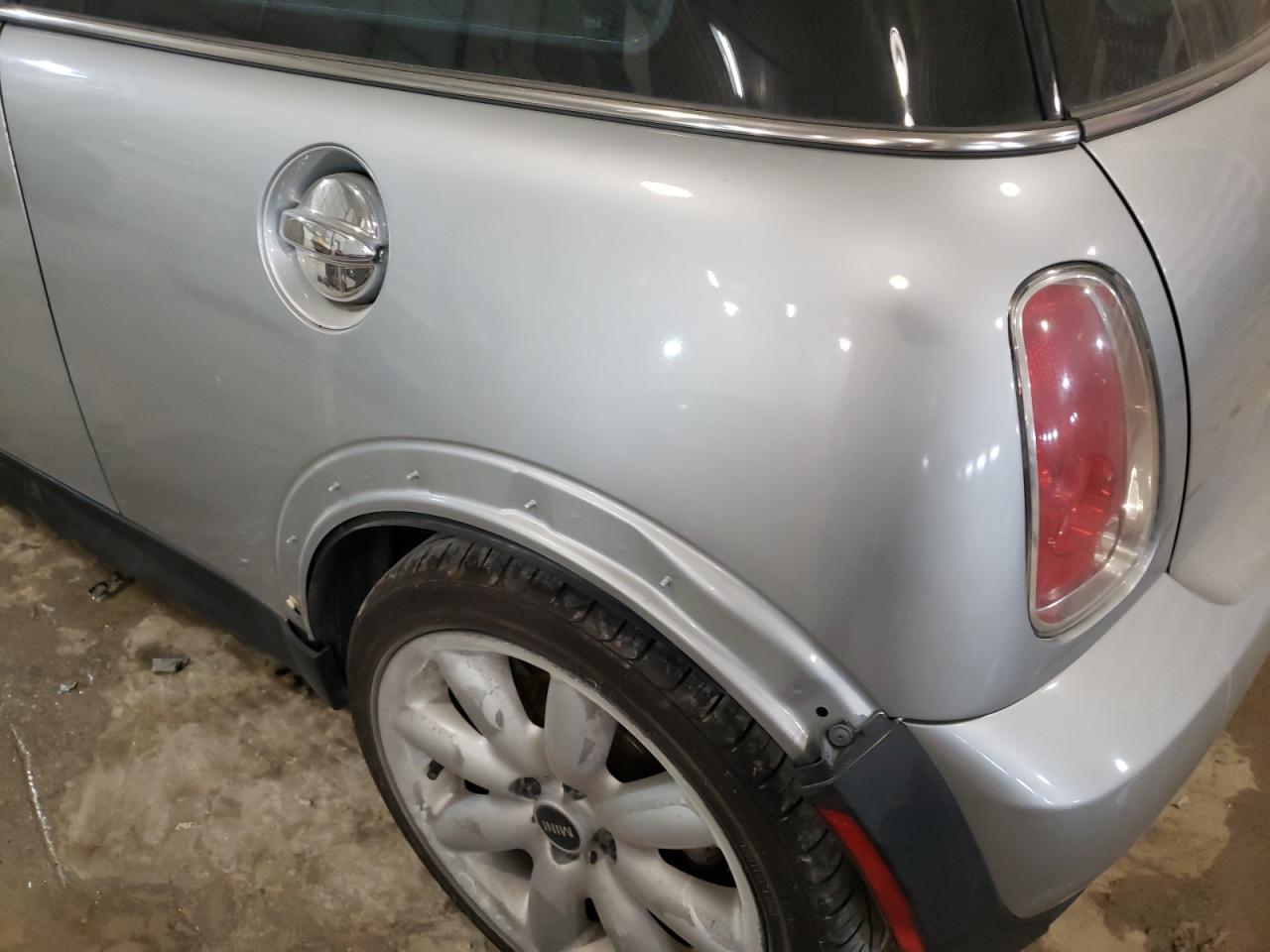 Photo 9 from auction – 2006 MINI COOPER S with VIN WMWRE33556TJ37960
