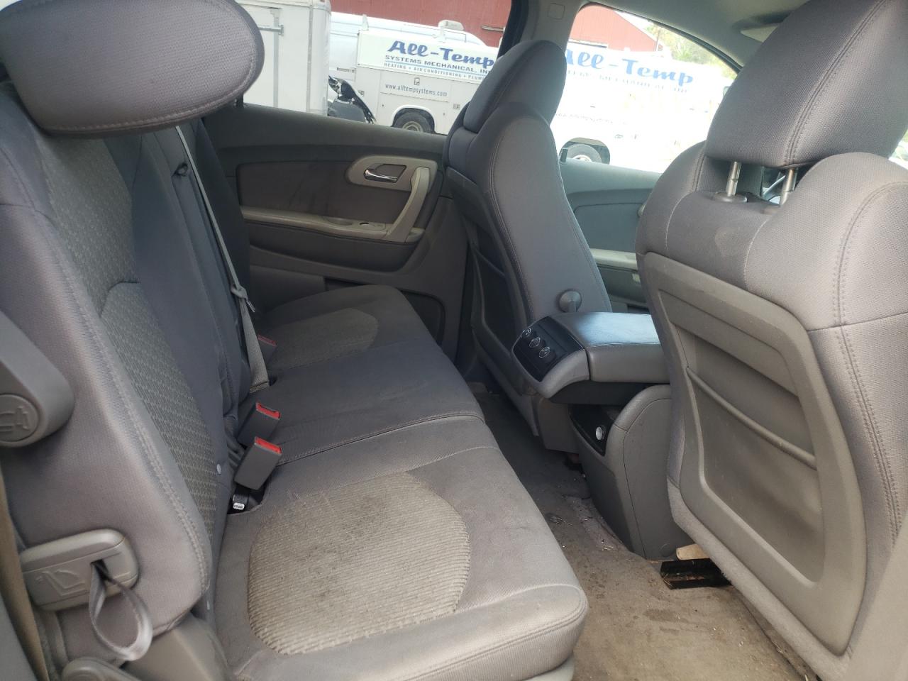 Photo 6 from auction – 2011 CHEVROLET TRAVERSE L with VIN 1GNKRFED0BJ324759