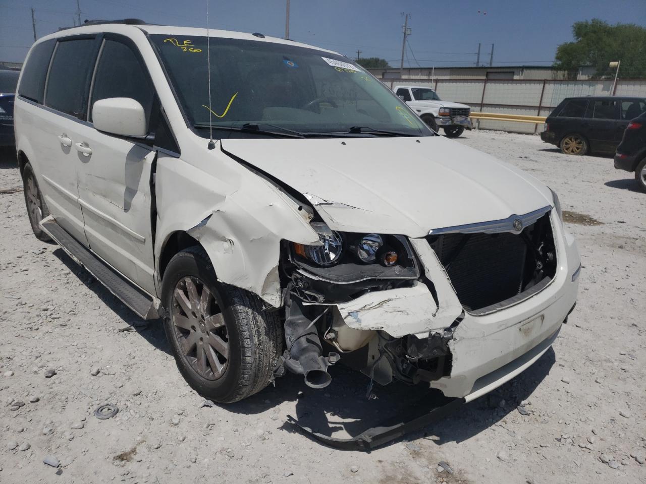 Photo 9 from auction – 2008 CHRYSLER TOWN & COU with VIN 2A8HR54P68R657330