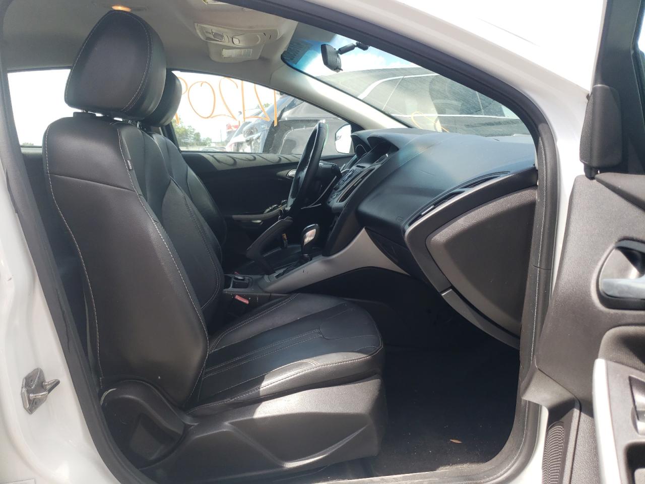 Zdjęcie 5 z aukcji – 2013 FORD FOCUS SE z VIN 1FADP3K22DL267647