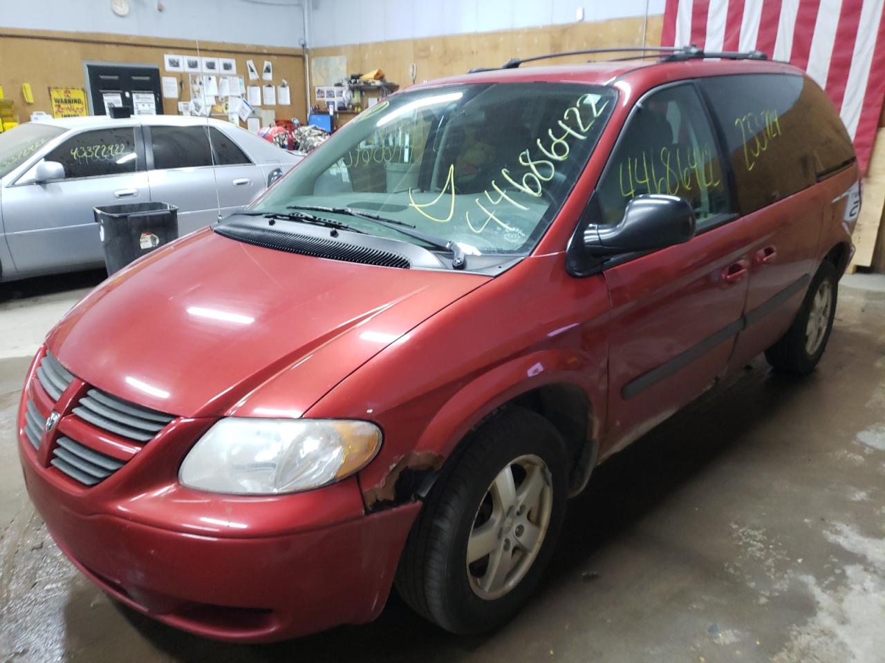 Photo 2 from auction – 2005 DODGE CARAVAN SX with VIN 1D4GP45RX5B101599
