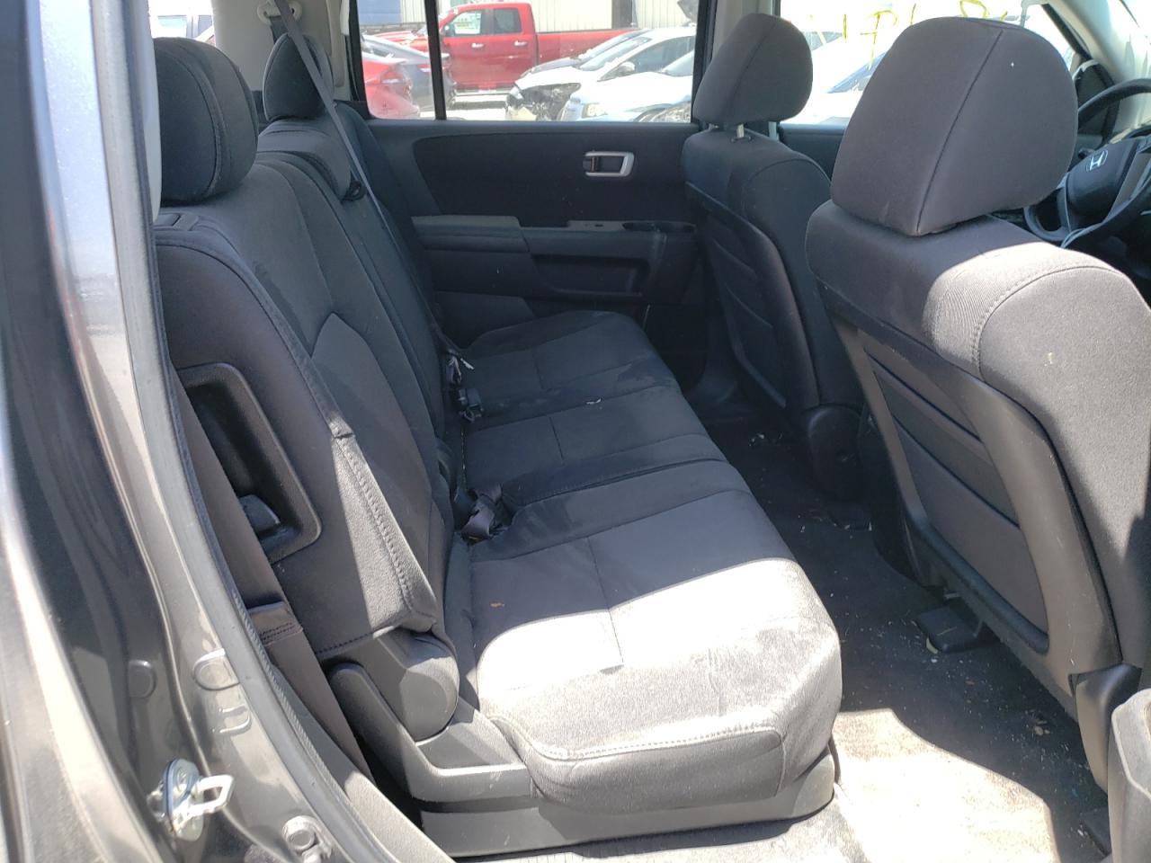Photo 6 from auction – 2011 HONDA PILOT LX with VIN 5FNYF3H28BB053557