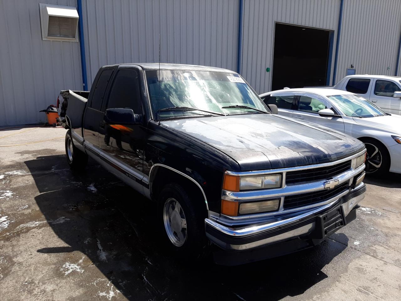 CHEVROLET GMT-400 C1 1996 with VIN 2GCEC19R2T1196472 - Photo from auction