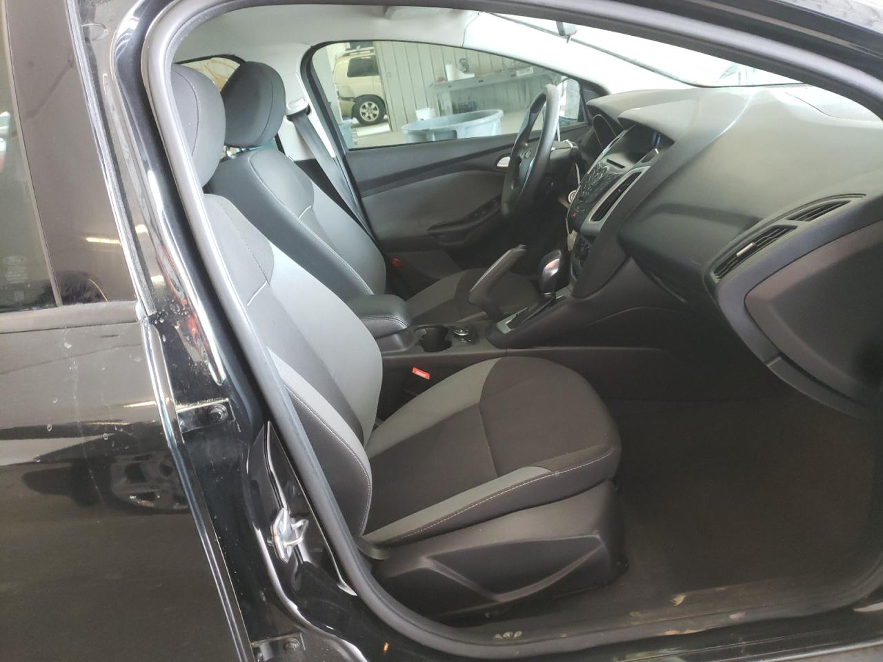 Photo 5 from auction – 2013 FORD FOCUS SE with VIN 1FADP3F22DL219771