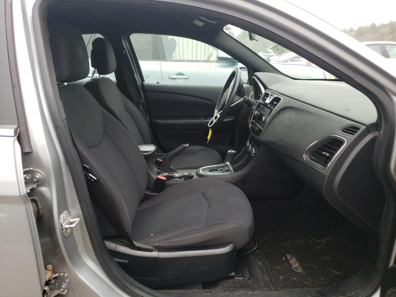 Photo 5 from auction – 2013 CHRYSLER 200 TOURIN with VIN 1C3CCBBG0DN699511