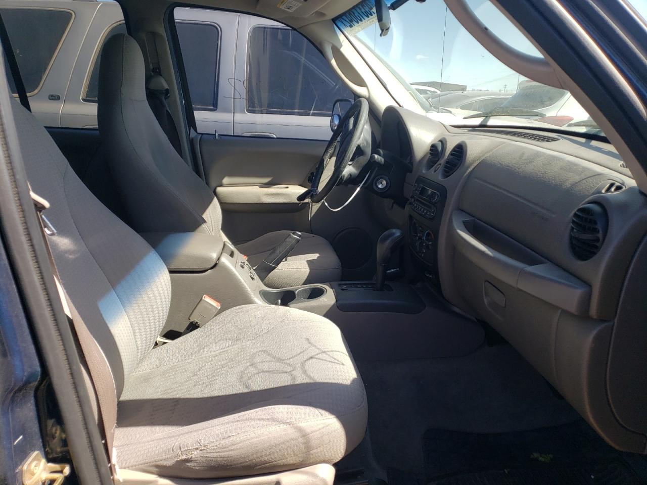 Photo 5 from auction – 2004 JEEP LIBERTY SP with VIN 1J4GL48K74W327382
