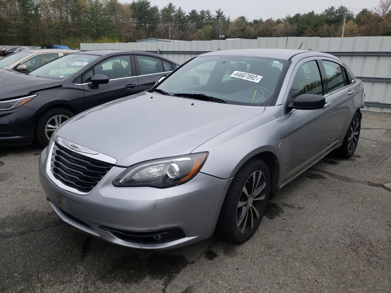 Photo 2 from auction – 2013 CHRYSLER 200 TOURIN with VIN 1C3CCBBG0DN699511