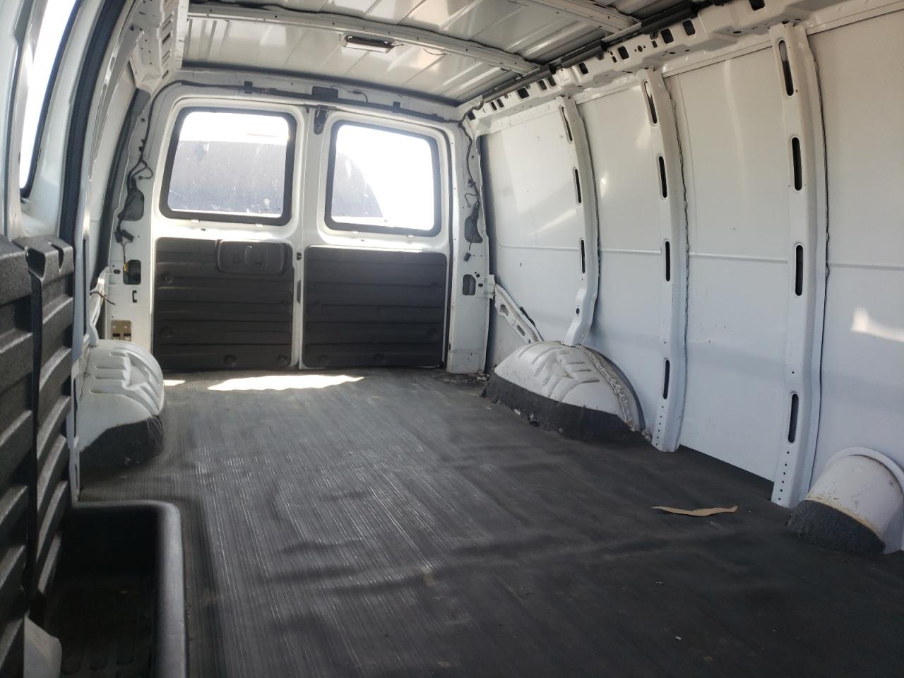 Photo 6 from auction – 2010 CHEVROLET EXPRESS G1 with VIN 1GCUGAD48A1177469