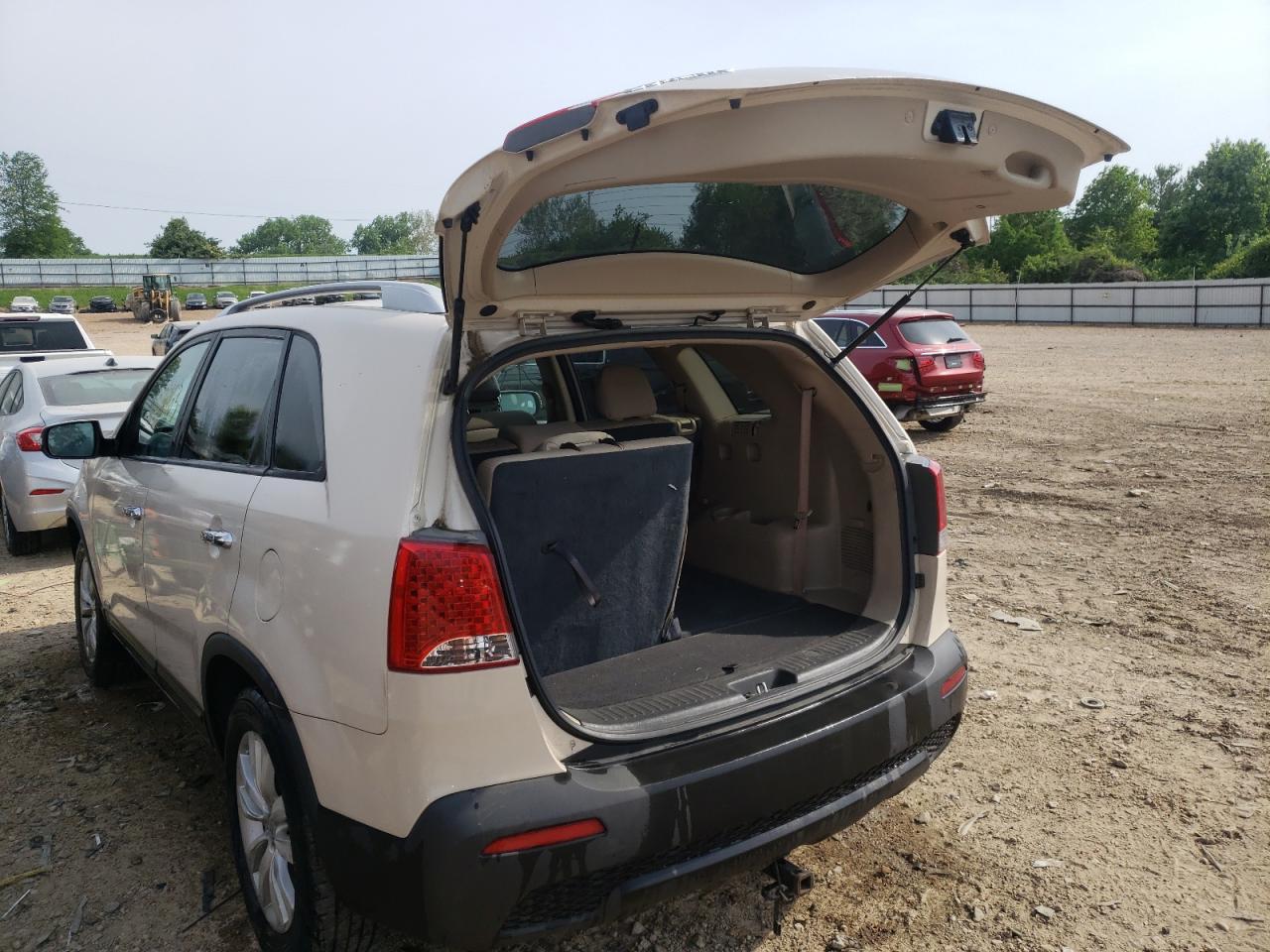 Photo 3 from auction – 2011 KIA SORENTO BA with VIN 5XYKTDA24BG093111
