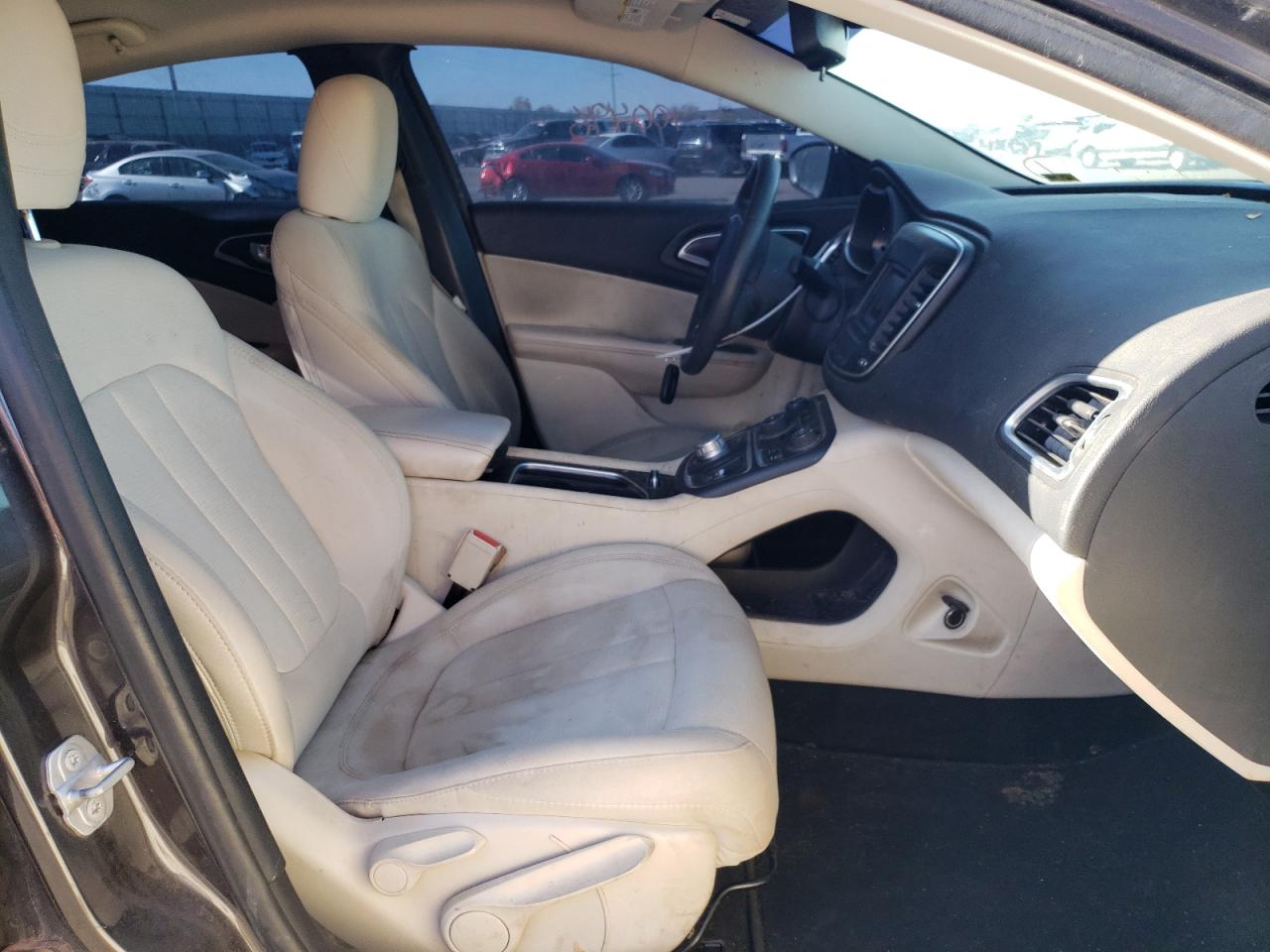 Photo 5 from auction – 2016 CHRYSLER 200 LIMITE with VIN 1C3CCCAB4GN128054