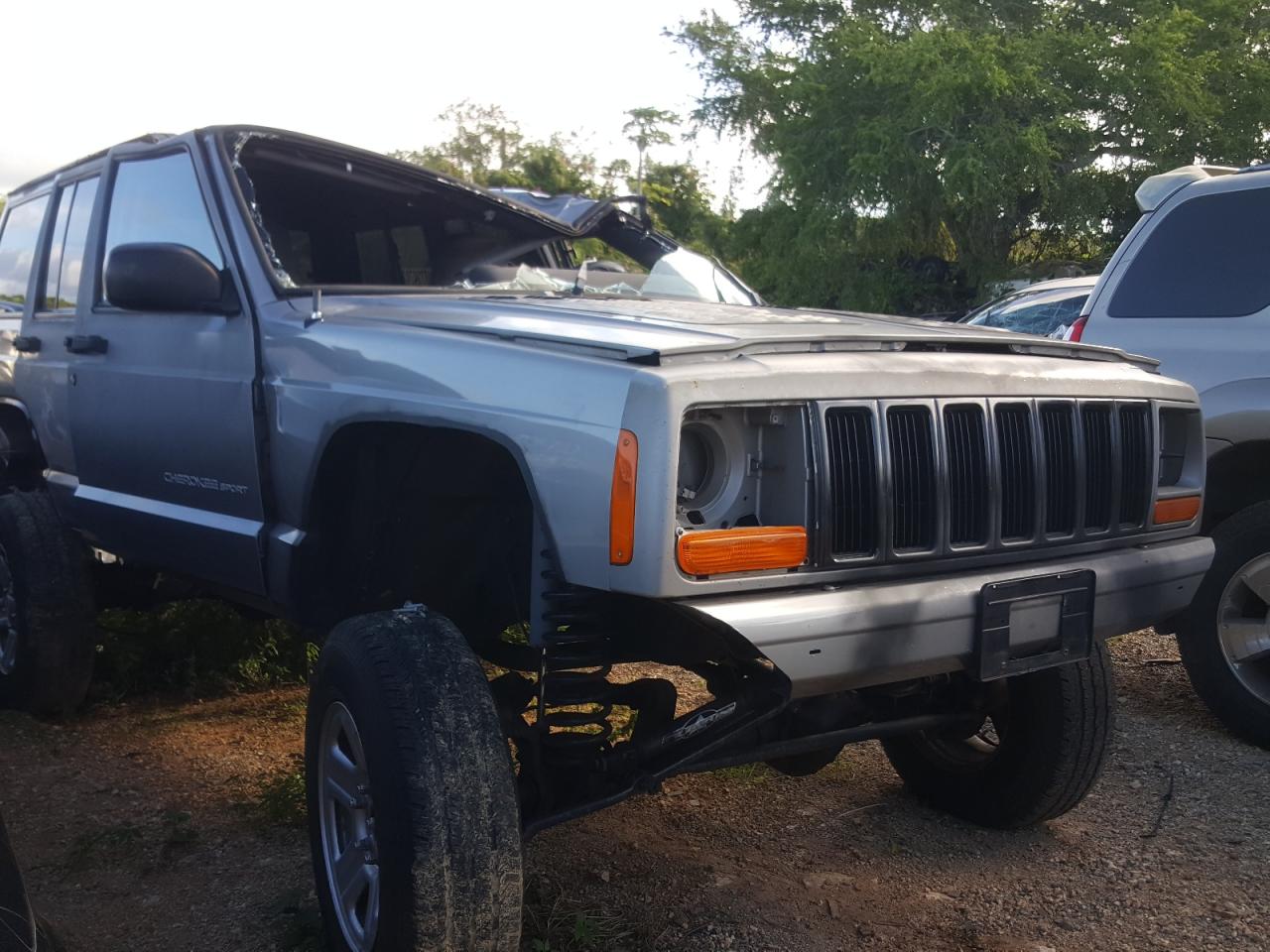 JEEP CHEROKEE S 2000 with VIN 1J4FF48S2YL167180 - Photo from auction