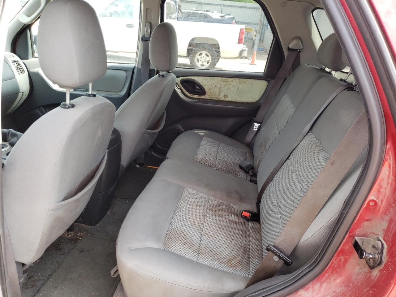 Photo 6 from auction – 2005 FORD ESCAPE XLT with VIN 1FMYU93185KC71105