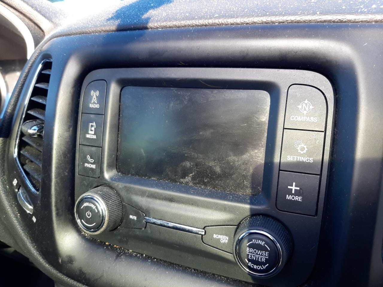 Photo 9 from auction – 2018 JEEP COMPASS LA with VIN 3C4NJDBB7JT190800