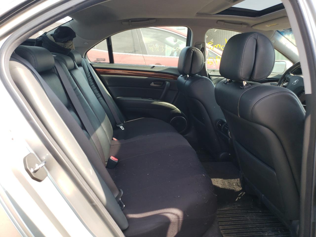 Photo 6 from auction – 2008 ACURA RL with VIN JH4KB16688C004150