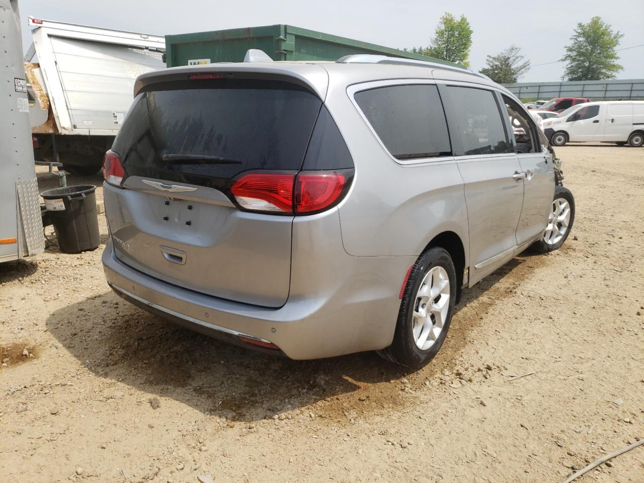 Photo 4 from auction – 2017 CHRYSLER PACIFICA T with VIN 2C4RC1EGXHR752784