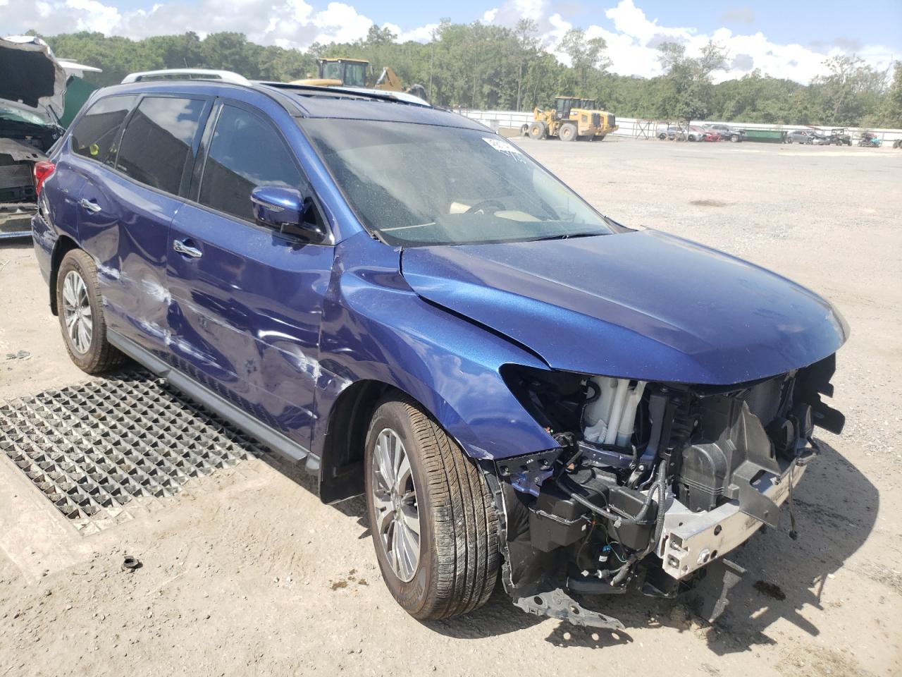 NISSAN PATHFINDER 2017 with VIN 5N1DR2MN3HC612286 - Photo from auction