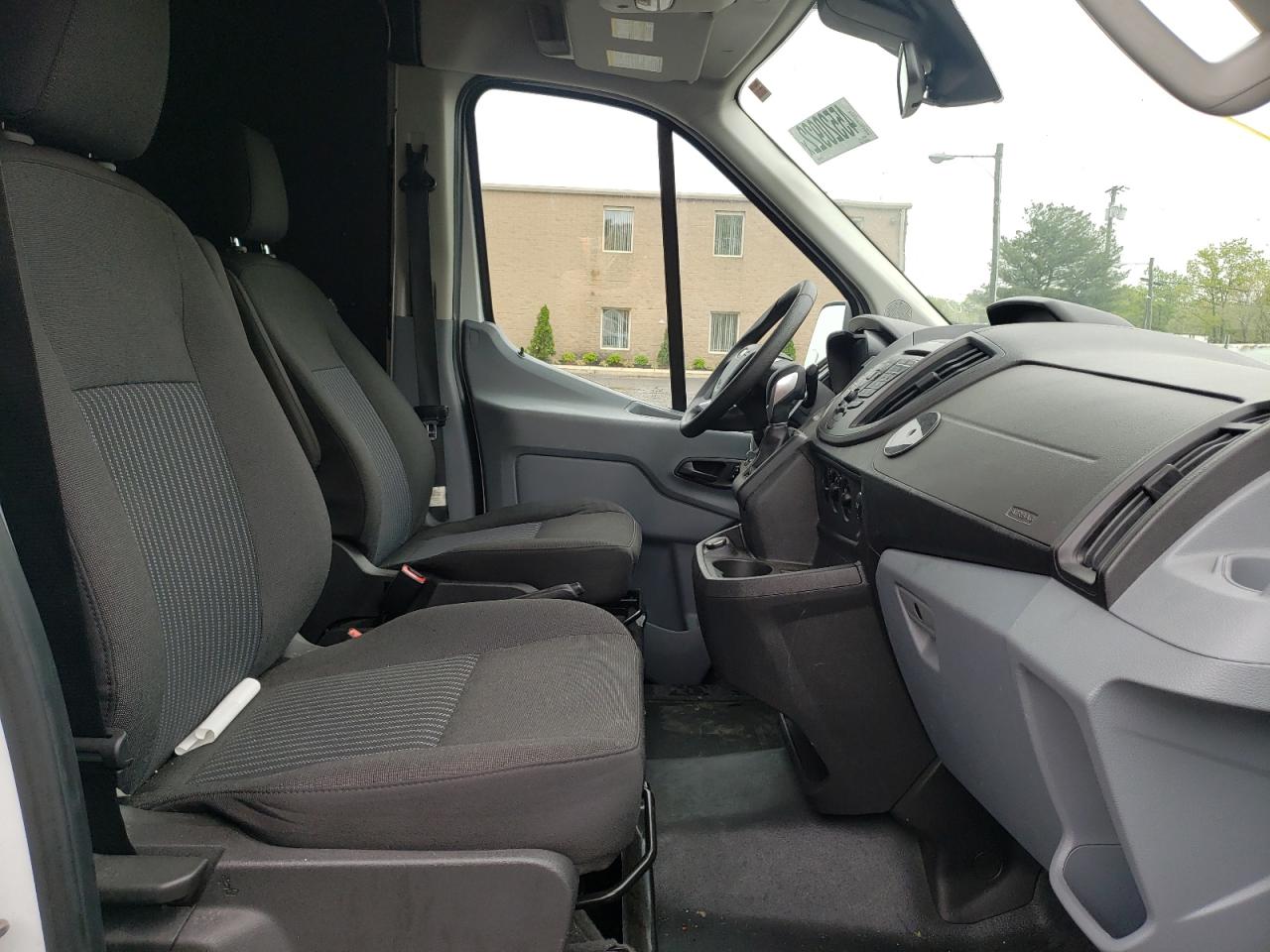 Photo 5 from auction – 2019 FORD TRANSIT T- with VIN 1FTYR2CM0KKB08077