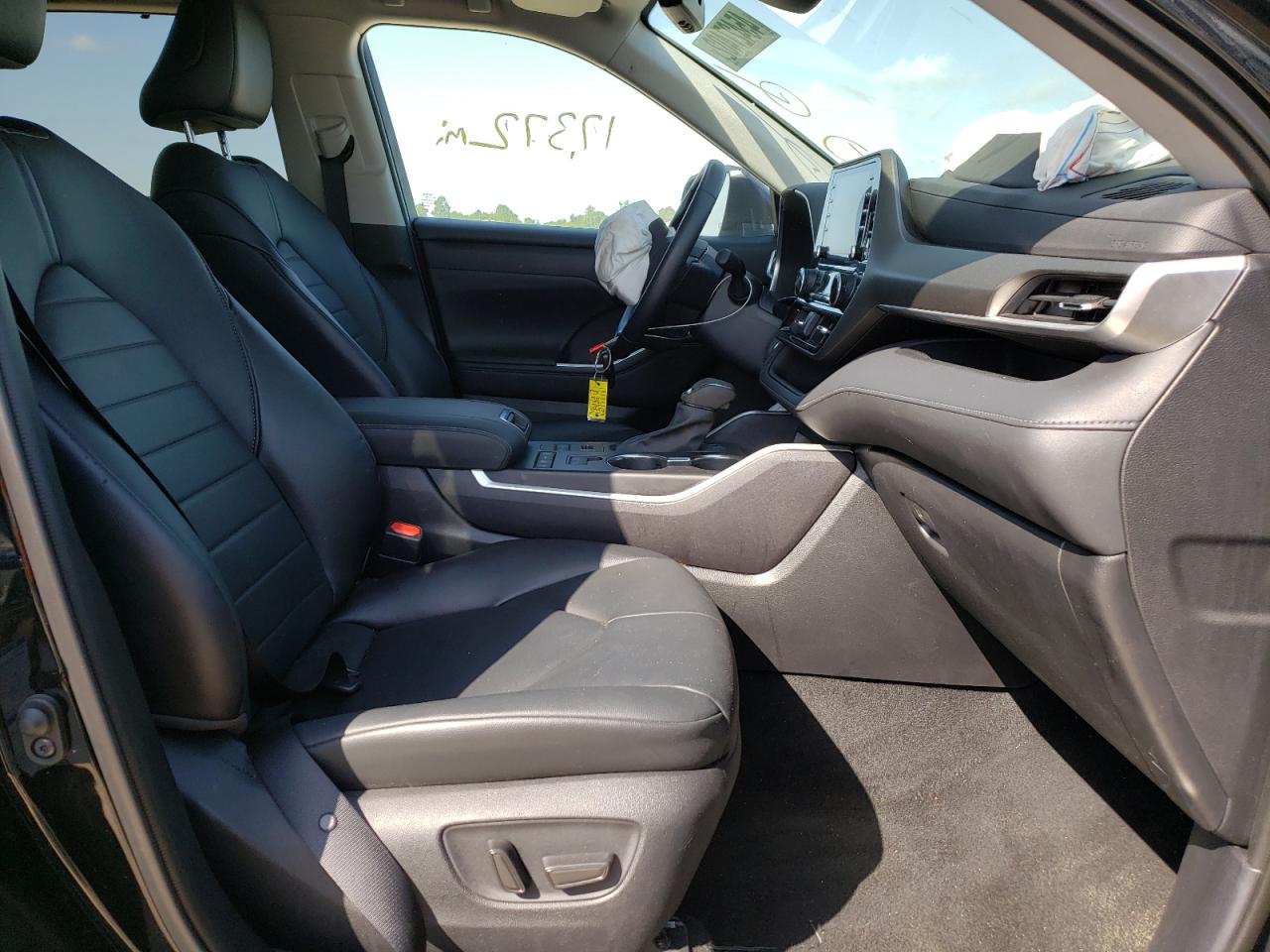 Photo 5 from auction – 2021 TOYOTA HIGHLANDER with VIN 5TDGZRBHXMS121665
