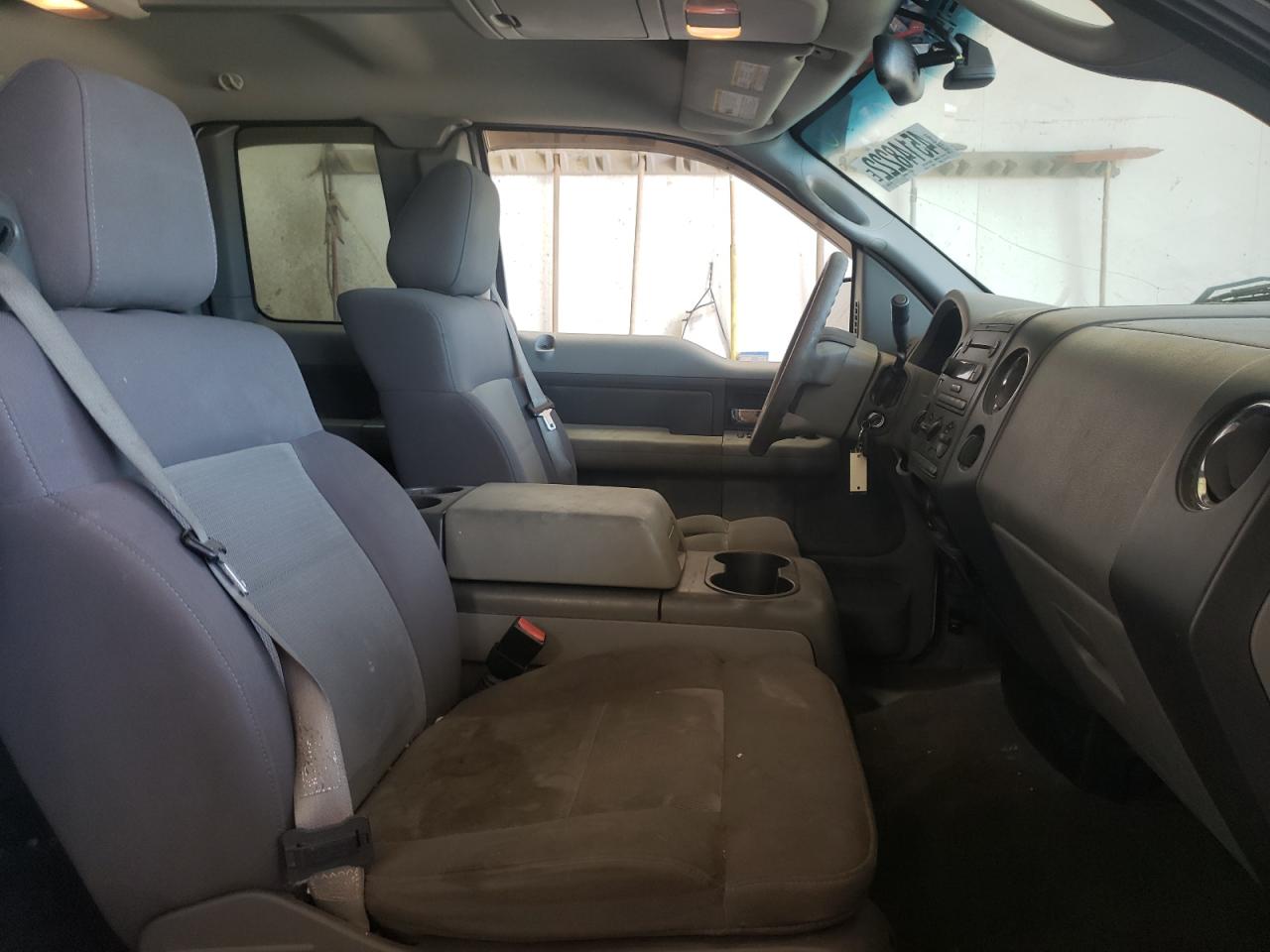 Photo 5 from auction – 2004 FORD F150 with VIN 1FTRX14W64NA93560