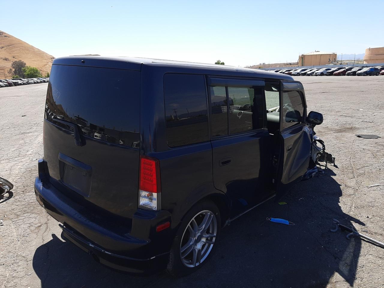 Photo 4 from auction – 2004 TOYOTA SCION XB with VIN JTLKT324940154587