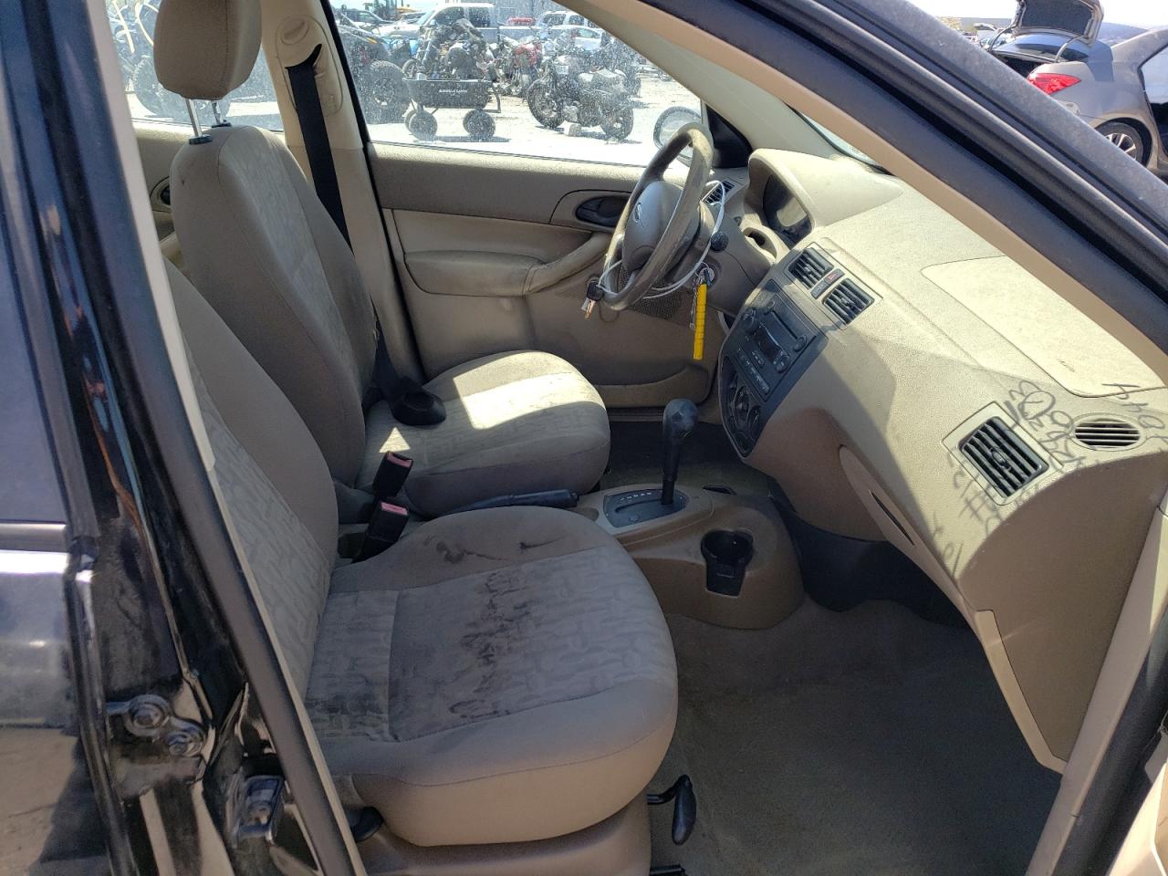 Photo 5 from auction – 2005 FORD FOCUS ZX4 with VIN 1FAFP34N65W276206