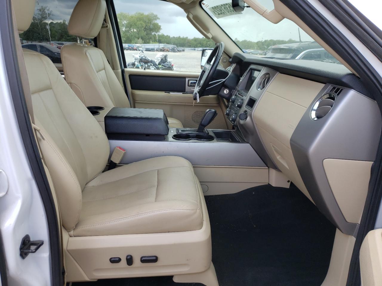 Photo 5 from auction – 2016 FORD EXPEDITION with VIN 1FMJK1HTXGEF38135