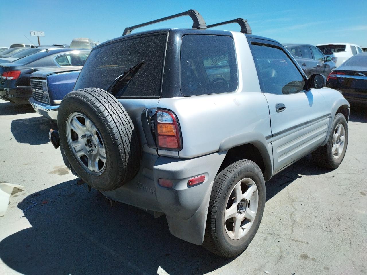 Photo 4 from auction – 1998 TOYOTA RAV4 with VIN JT3XP10V1W0009413