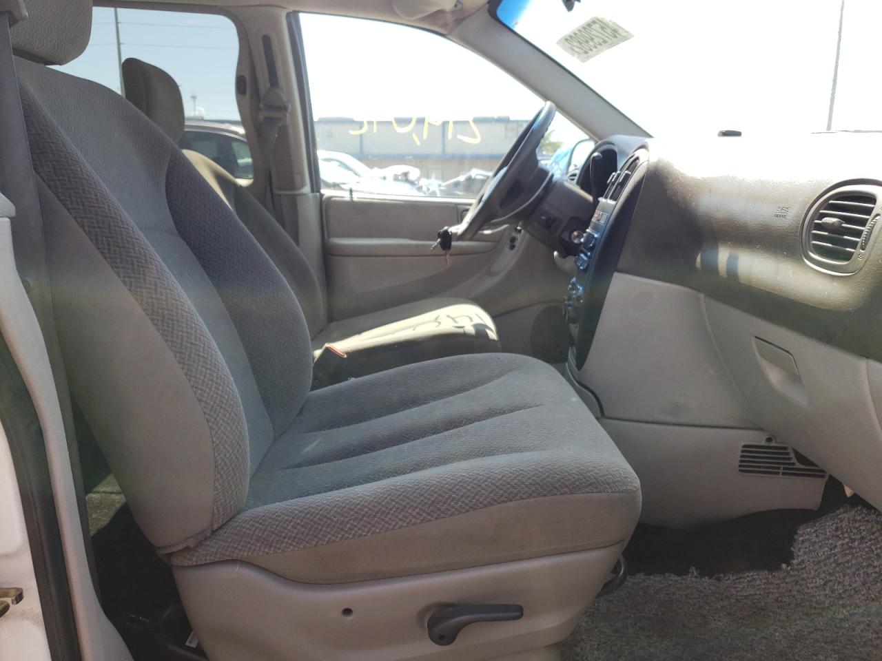 Photo 5 from auction – 2005 DODGE GRAND CARA with VIN 2D4GP24R65R135630