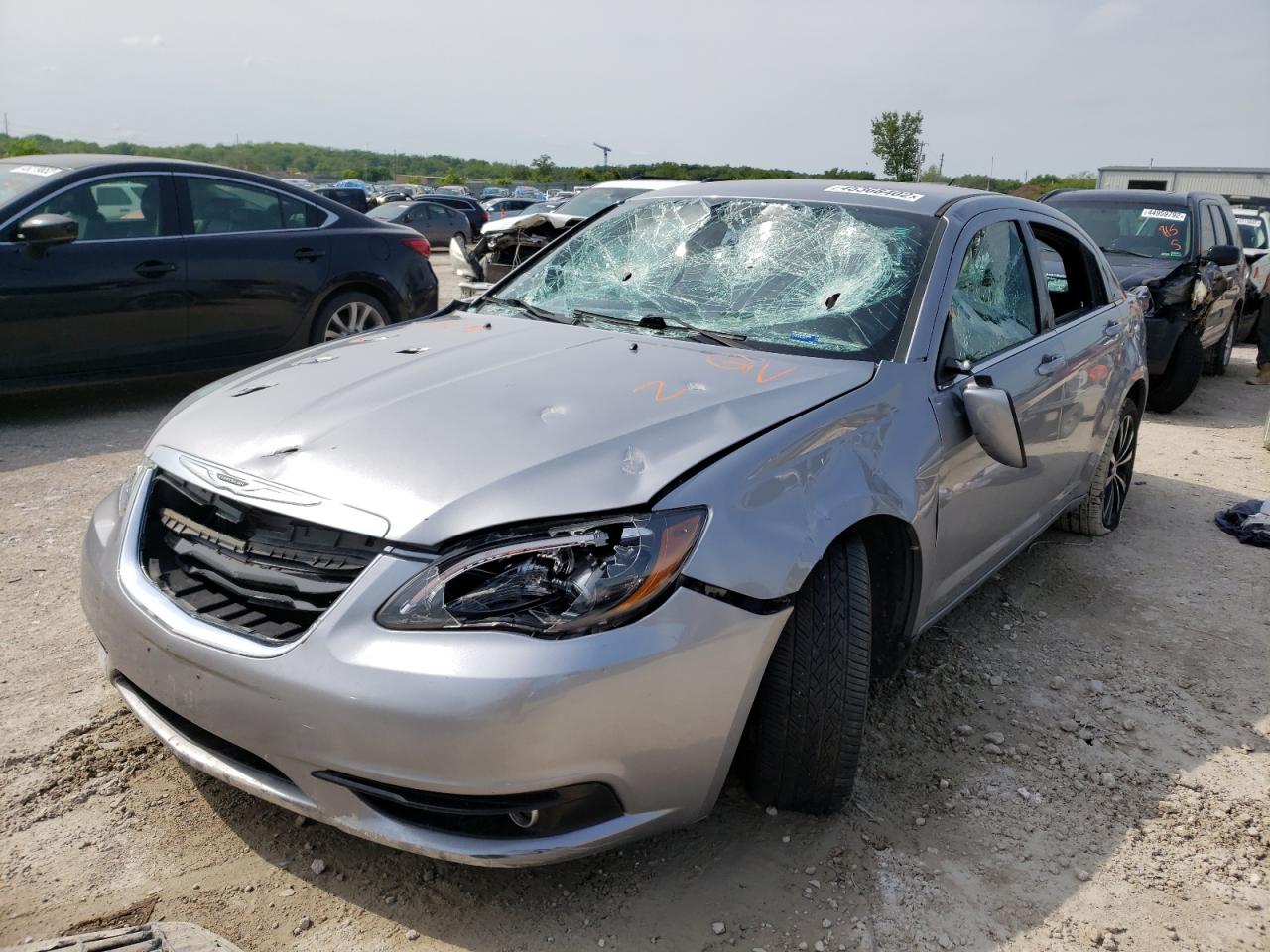 Photo 2 from auction – 2013 CHRYSLER 200 TOURIN with VIN 1C3CCBBB6DN612294