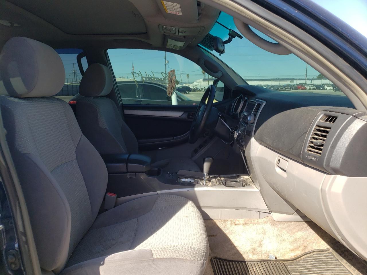 Photo 5 from auction – 2004 TOYOTA 4RUNNER SR with VIN JTEBT14R348016601