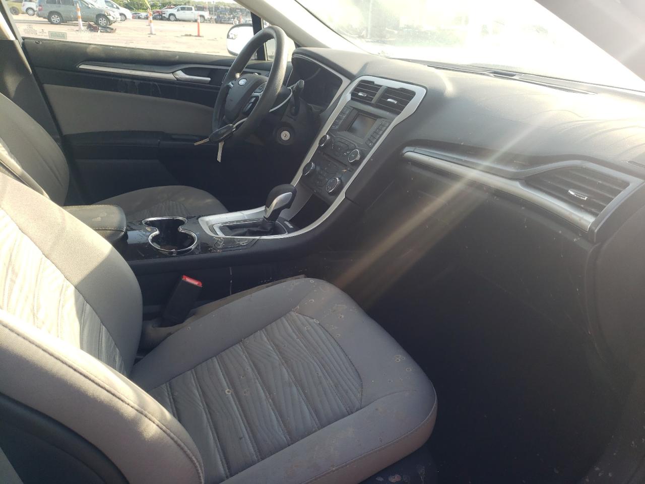 Photo 5 from auction – 2016 FORD FUSION S with VIN 3FA6P0G72GR329341