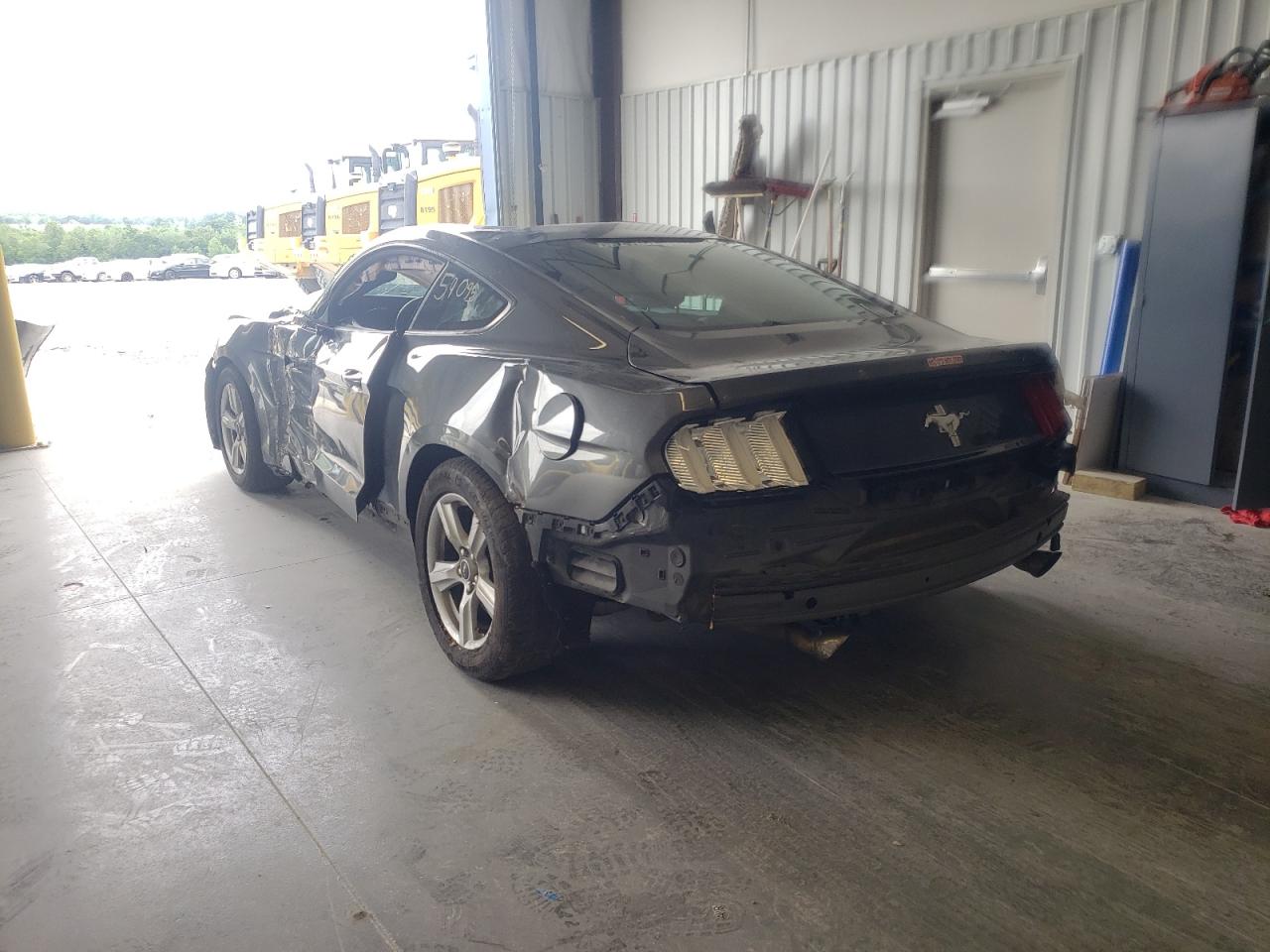 Photo 3 from auction – 2016 FORD MUSTANG with VIN 1FA6P8AM7G5335717