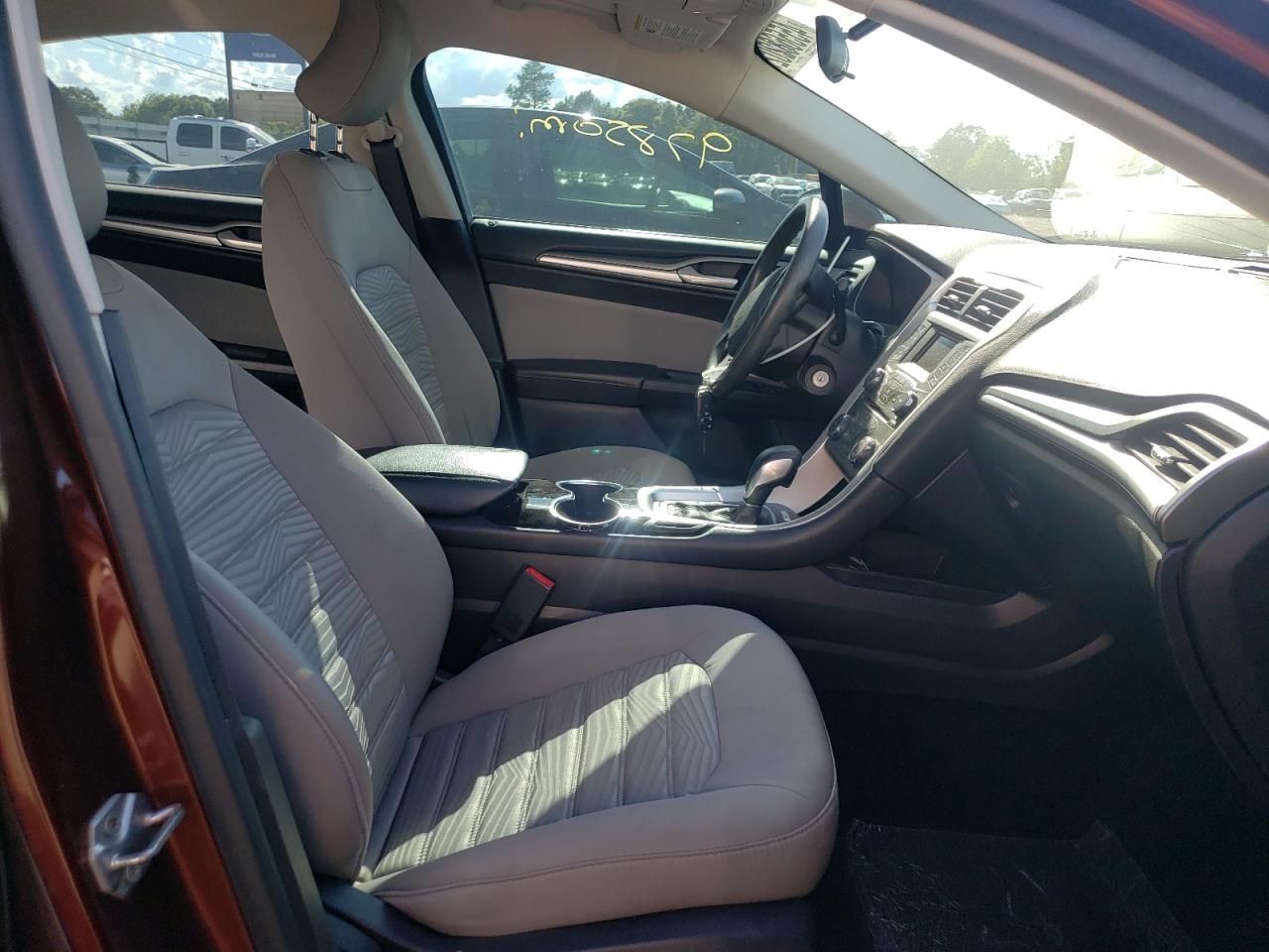 Photo 5 from auction – 2016 FORD FUSION S with VIN 3FA6P0G70GR338376